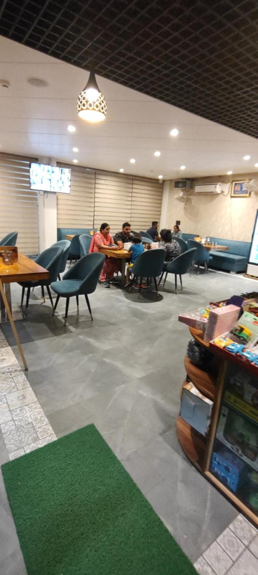 Hotel Radha Bihari Restaurant